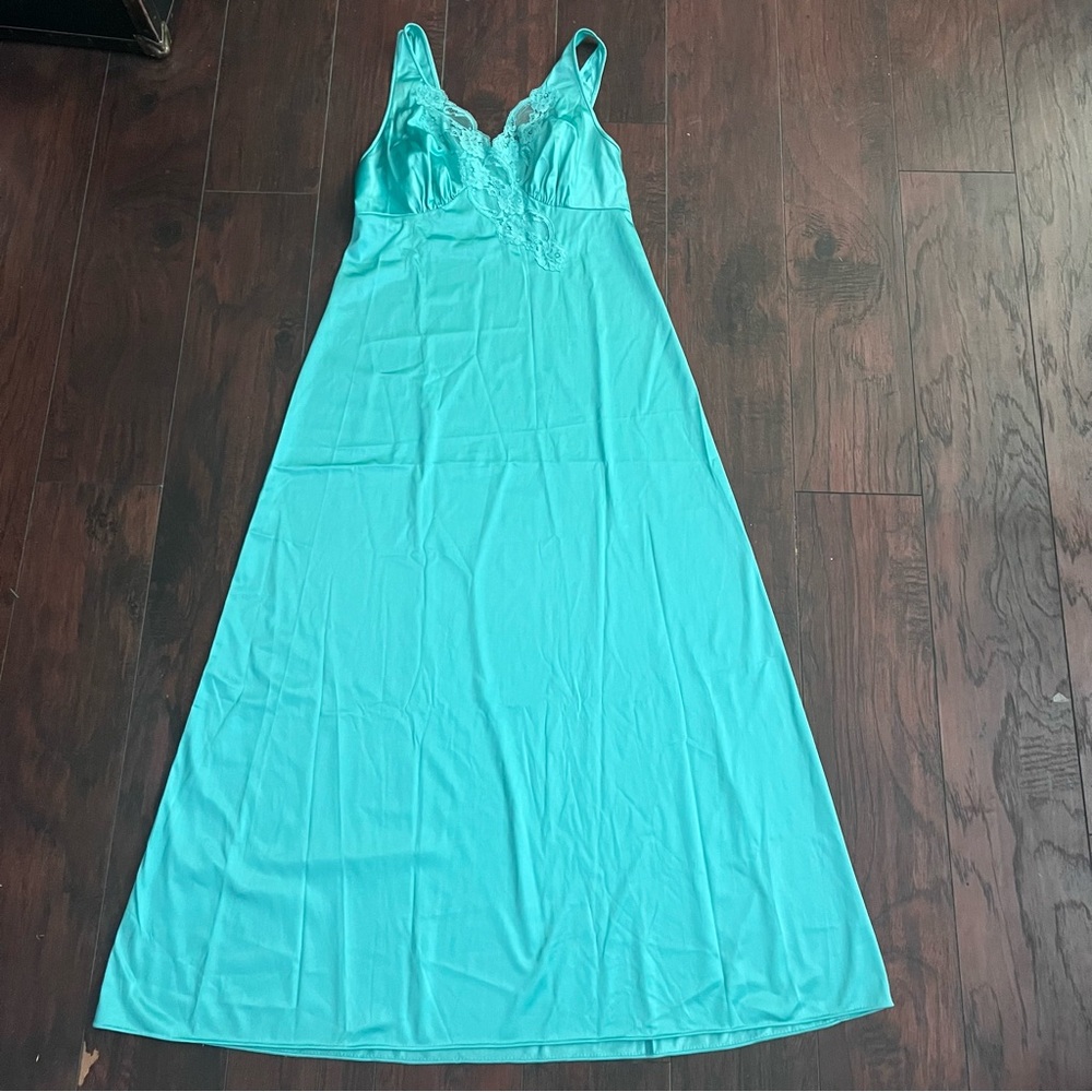 Vintage Vanity Fair Sleeveless Nylon & Lace Teal Turquoise Nightgown Size 36